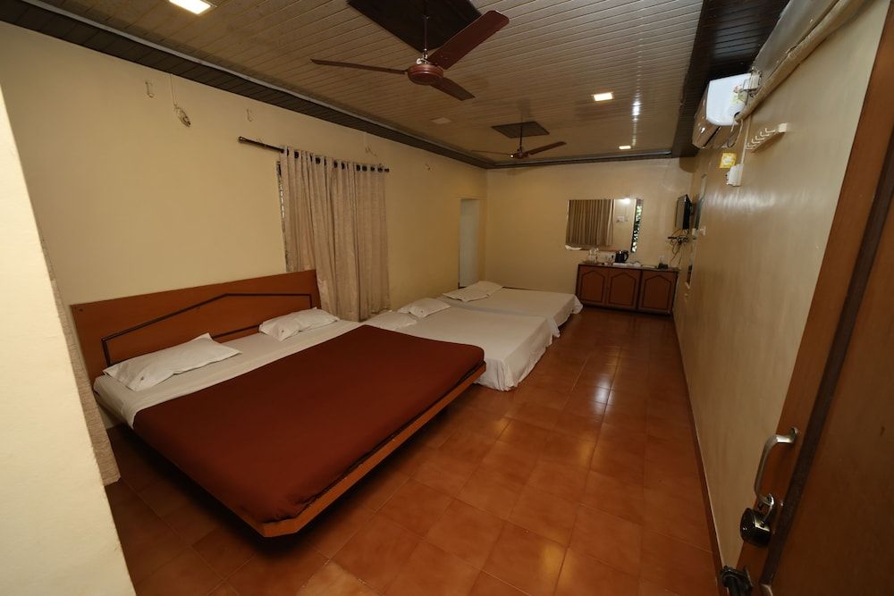 Standard Quadruple Room, 1 King Bed