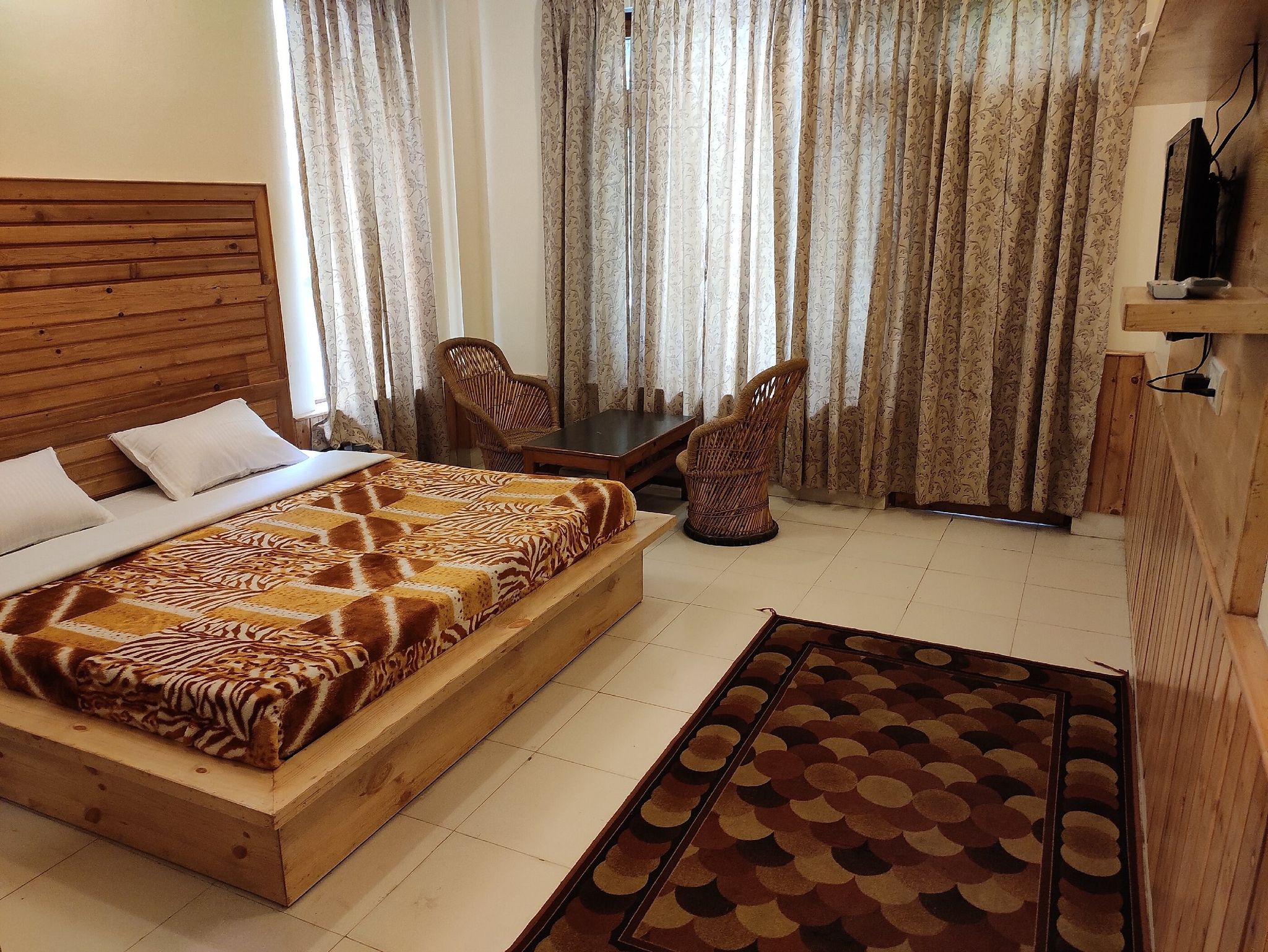 Greenwoods Inn Mcleodganj Couple Friendly (Valley View) 4