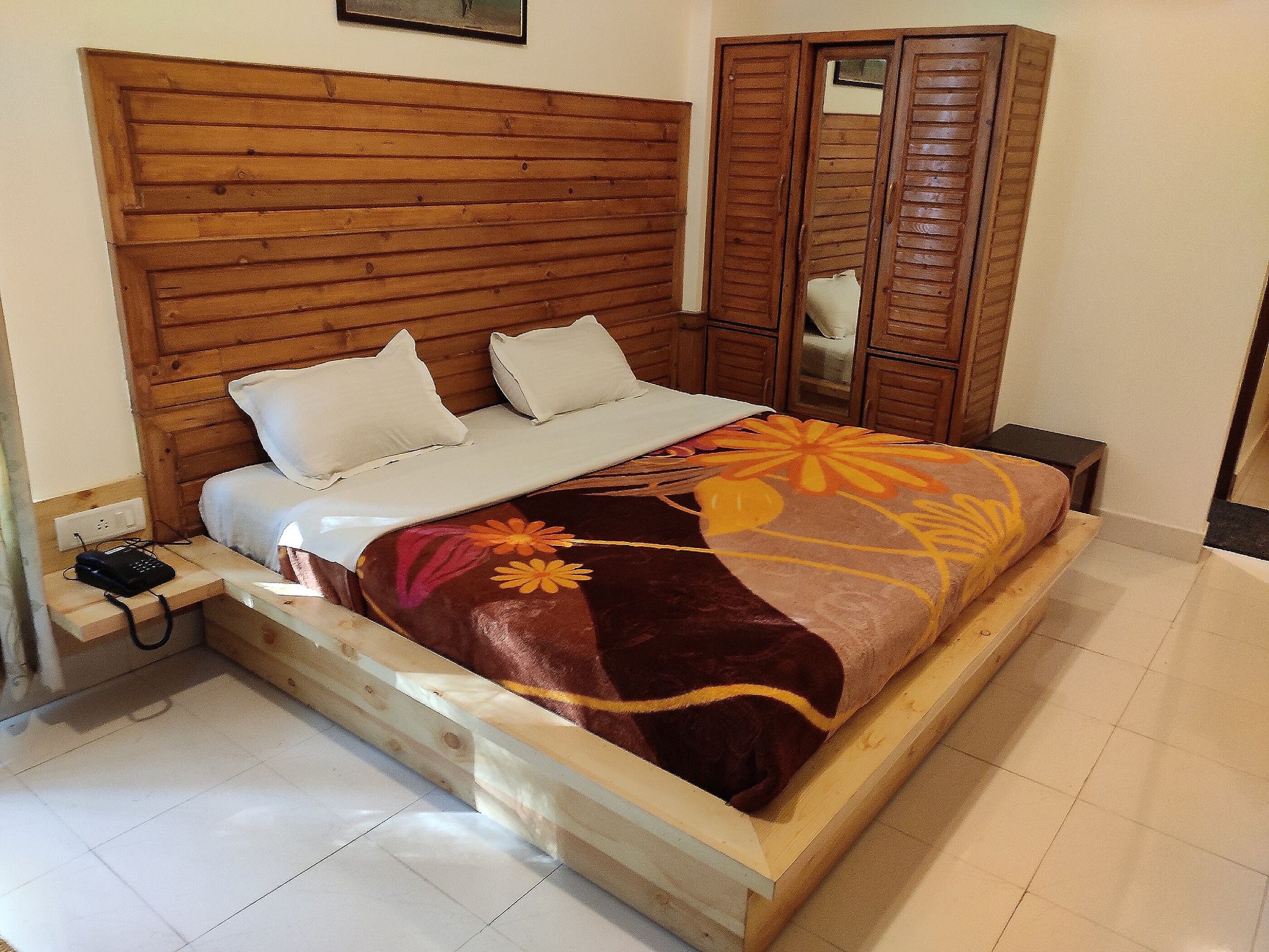 Greenwoods Inn Mcleodganj Couple Friendly (Valley View) 2