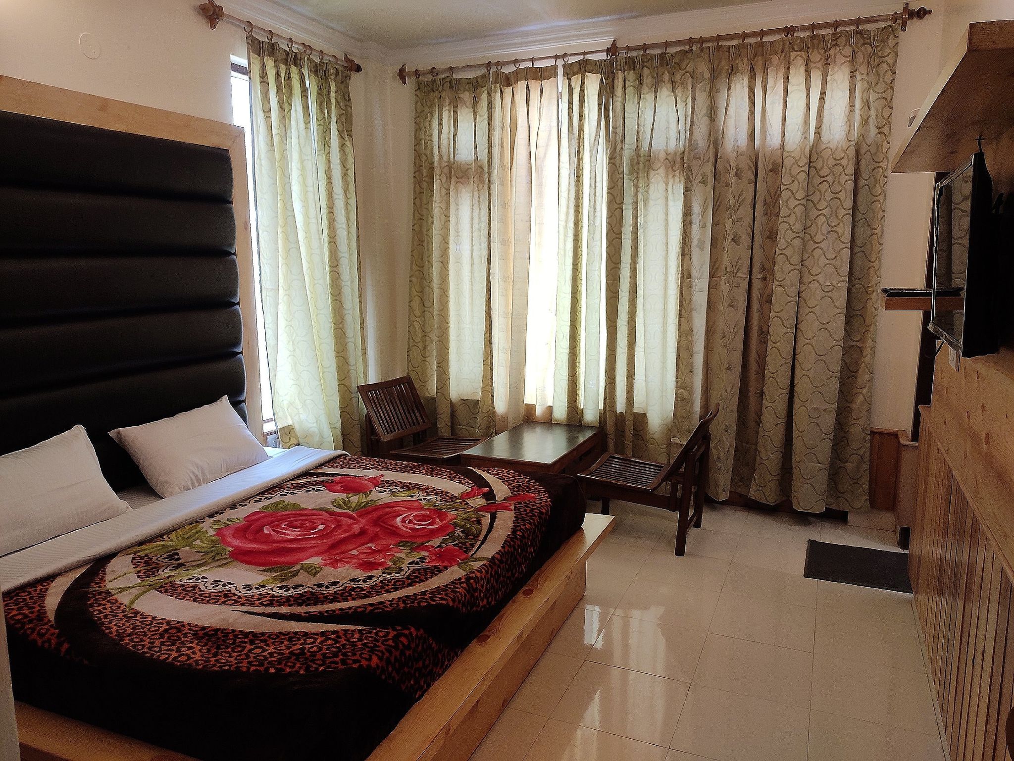 Greenwoods Inn Mcleodganj Budget Room (Non-View) 3