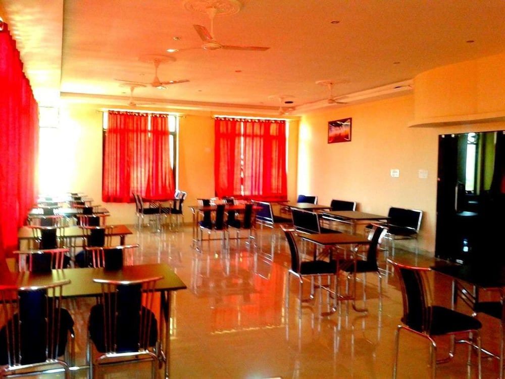 undefined Midway Resort 7