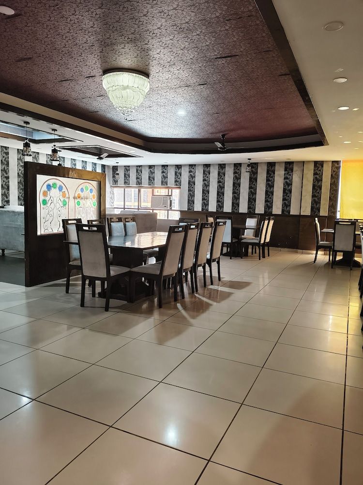 undefined Park Square Hotel And Banquet 4