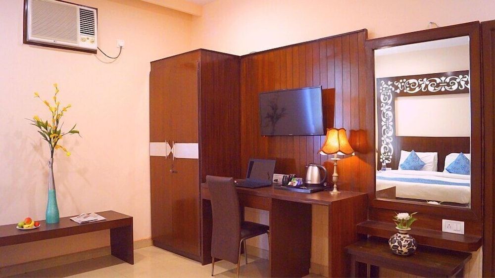 undefined Park Square Hotel And Banquet 9