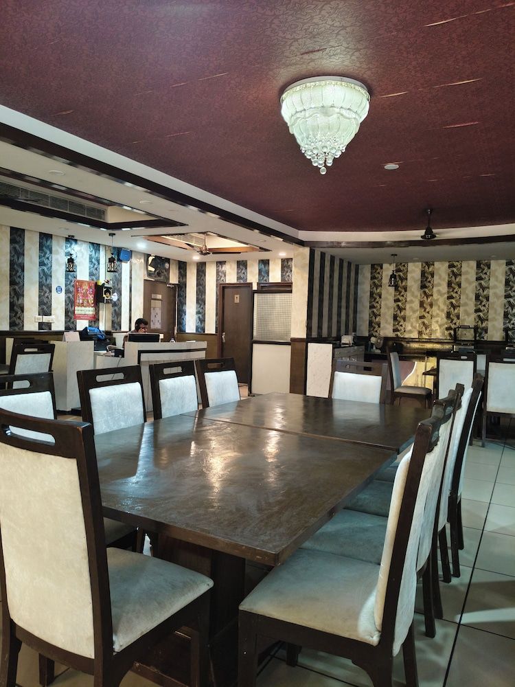 undefined Park Square Hotel And Banquet 6