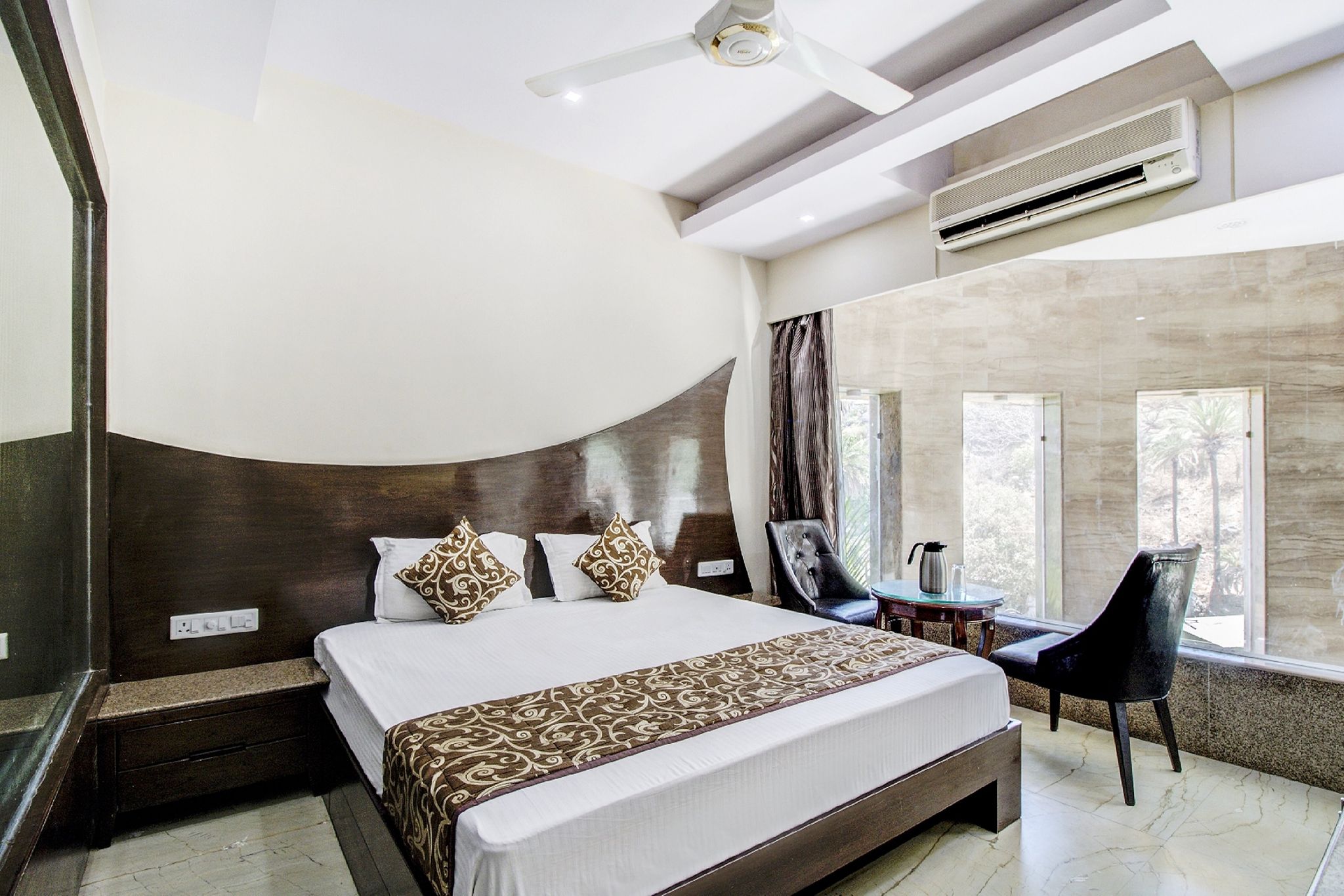 Hotel Royale Palace Deluxe Room 3