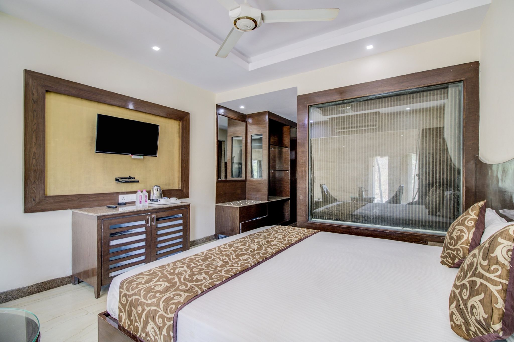 Hotel Royale Palace Deluxe Room 2