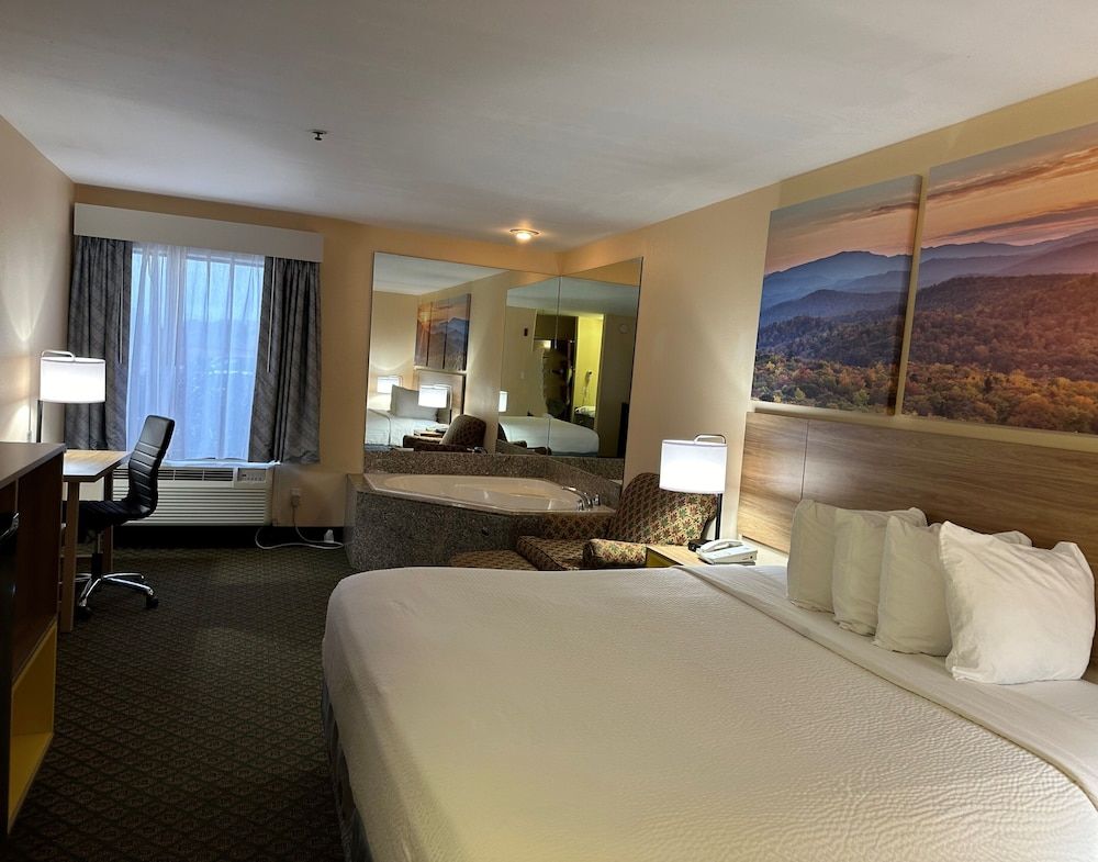 Suite, 1 King Bed, Non Smoking, Hot Tub