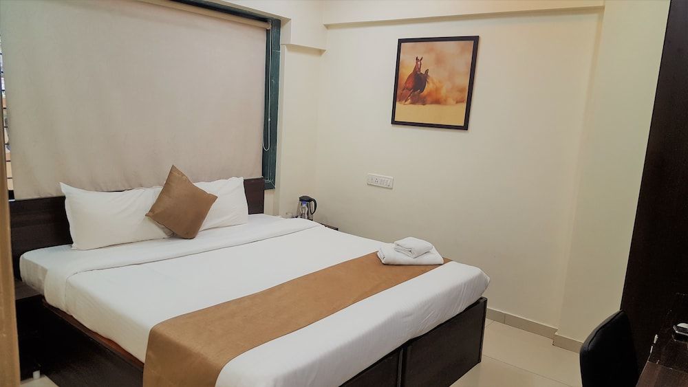 Deluxe Double Room, 1 Double Bed, Smoking, City View