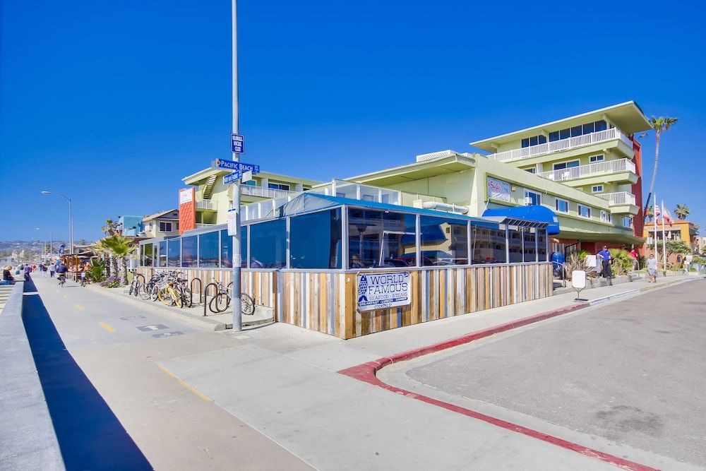 undefined Surfer Beach Hotel 7