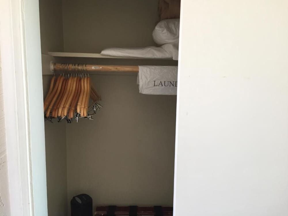 Surfer Beach Hotel Standard Room, 1 King Bed 4