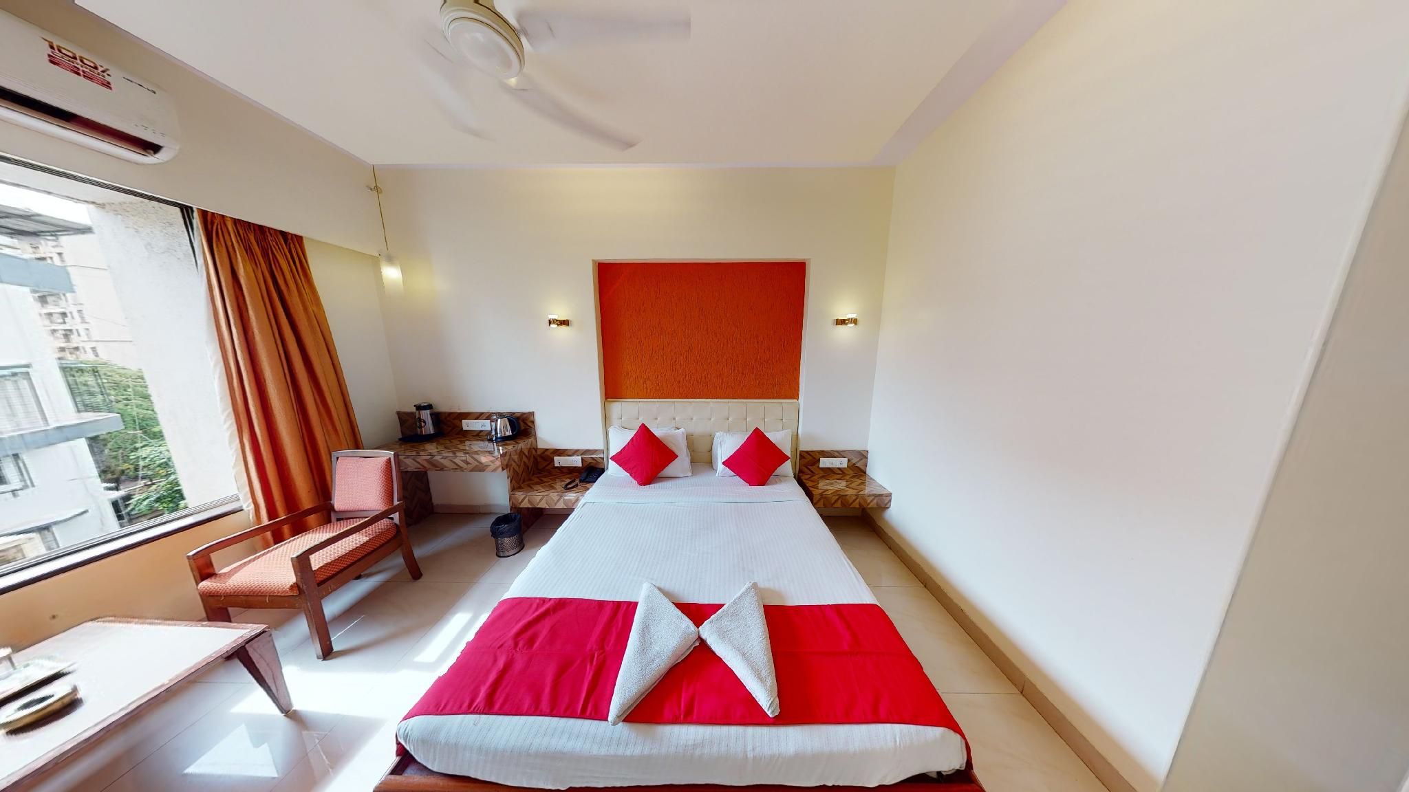 Hotel Dhiraj Deluxe Room 4