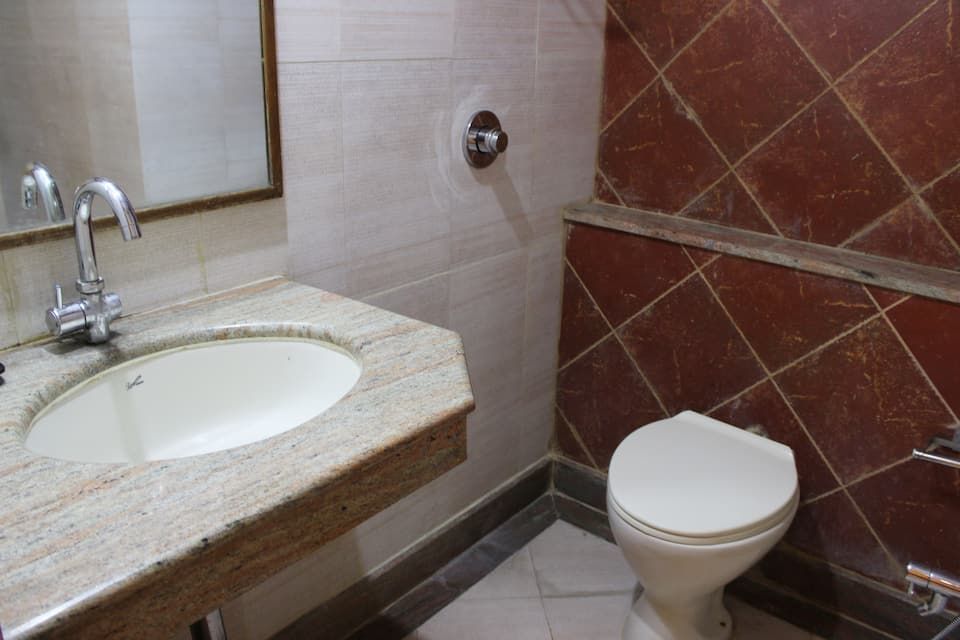 Hotel Dhiraj Deluxe Room 2