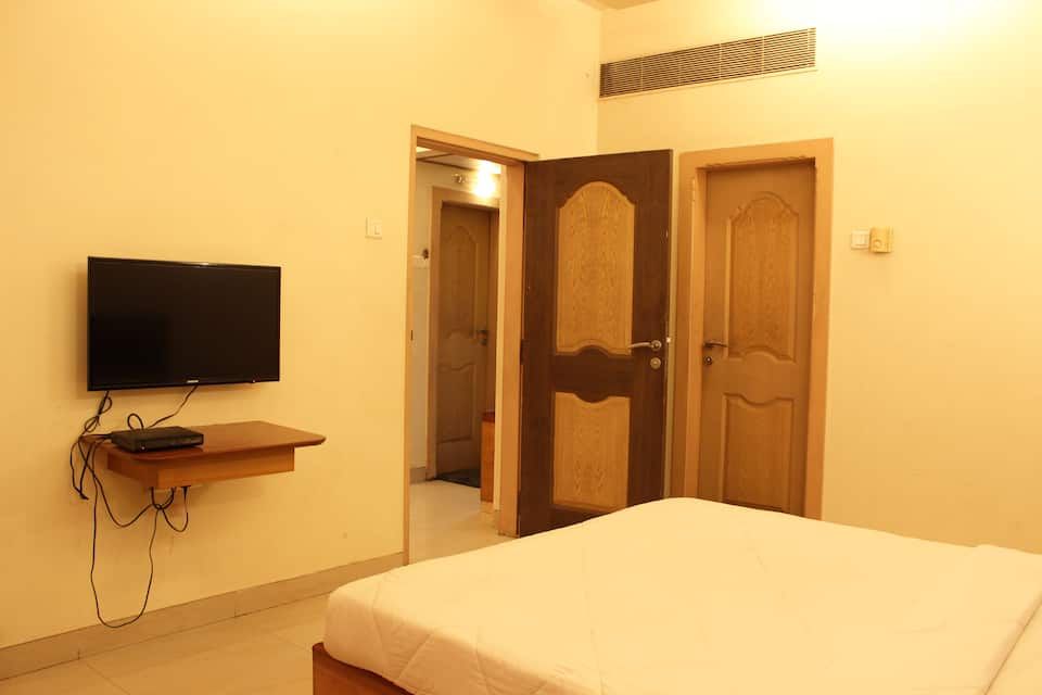 Hotel Dhiraj Deluxe Room 3