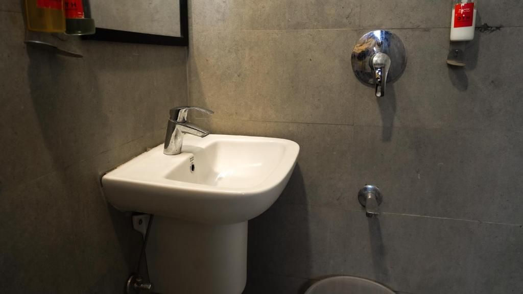 Hotel Highway Residency - Near Mumbai Airport Superior Double Room 7