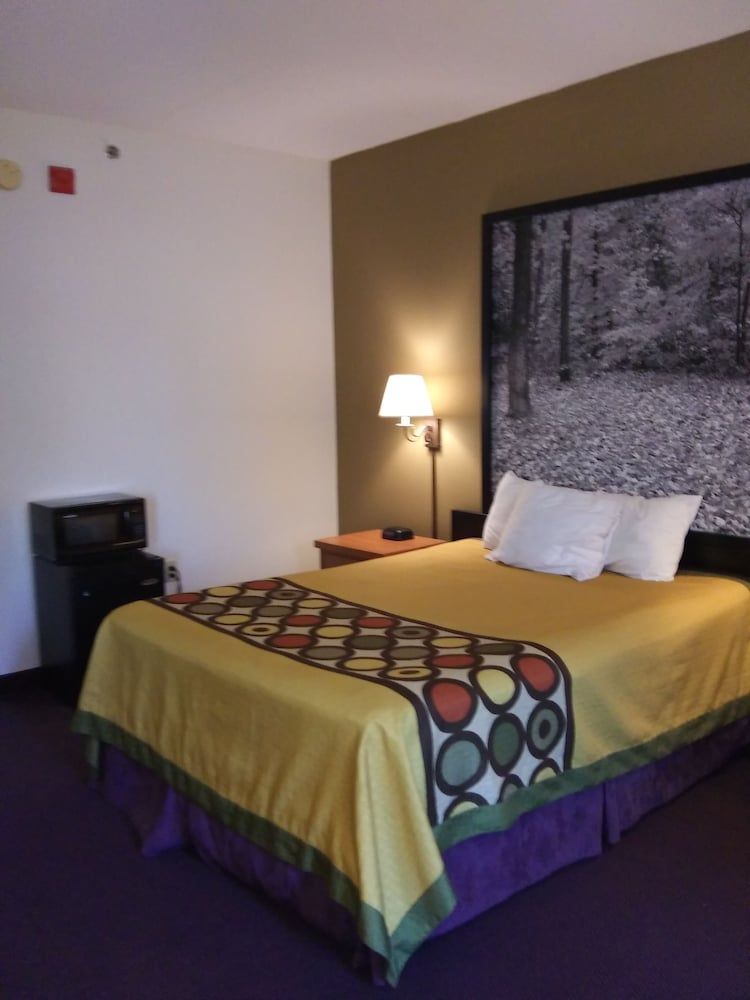Standard Room, 1 Queen Bed