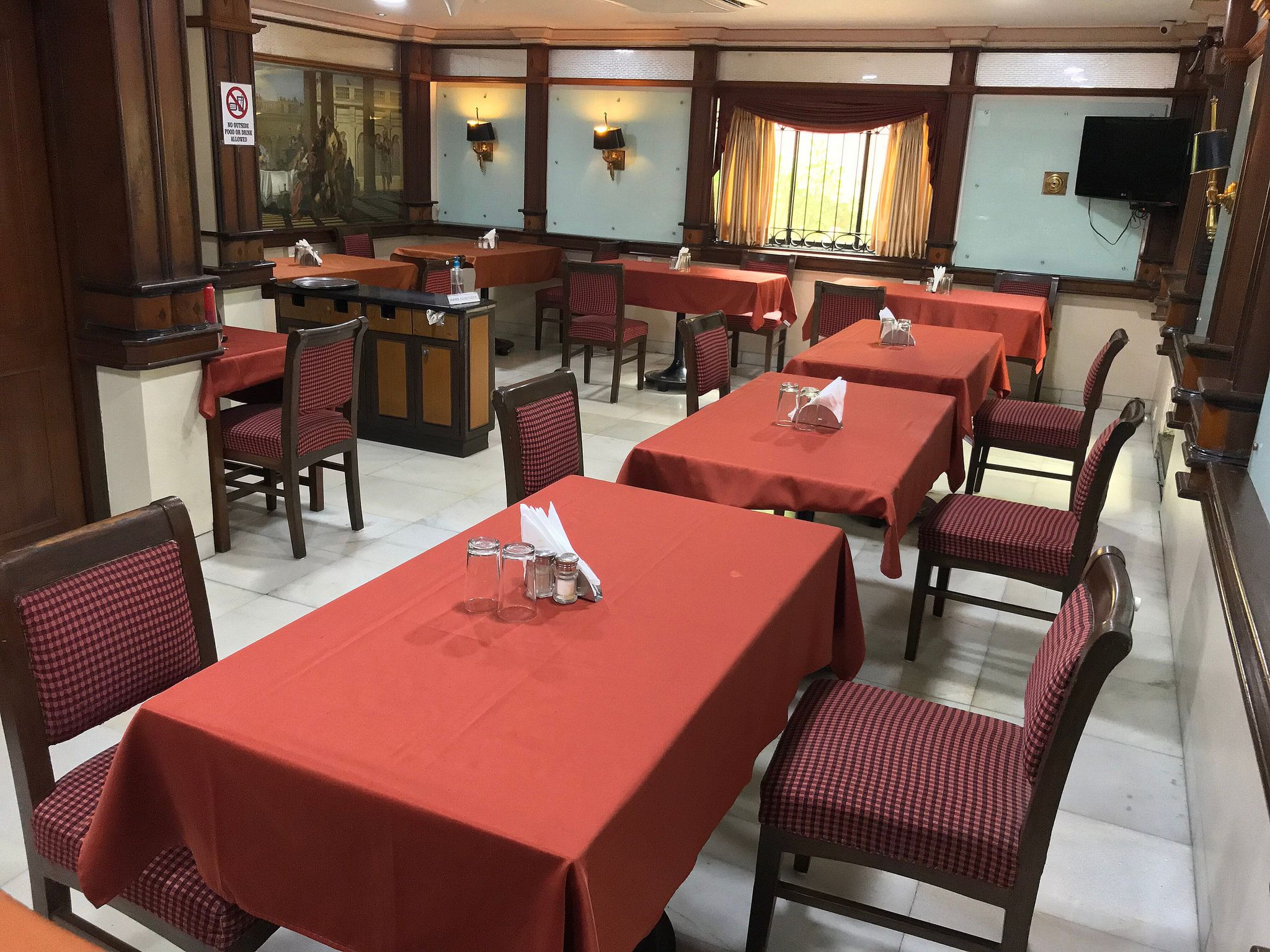 Food & Dining