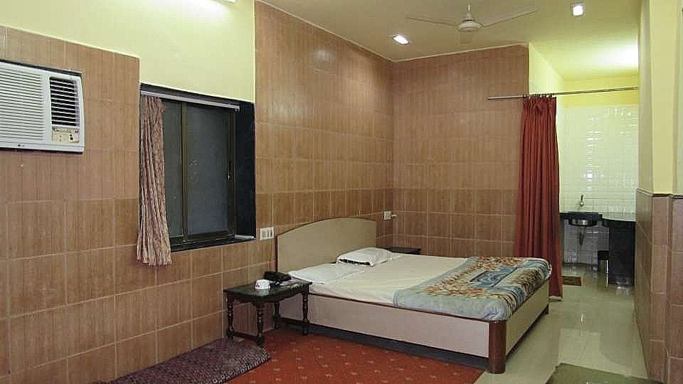 OYO 89070 Hotel Rajdoot Classic 3