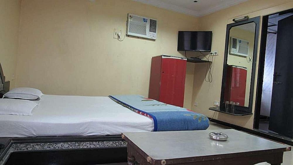 OYO 89070 Hotel Rajdoot Classic 7