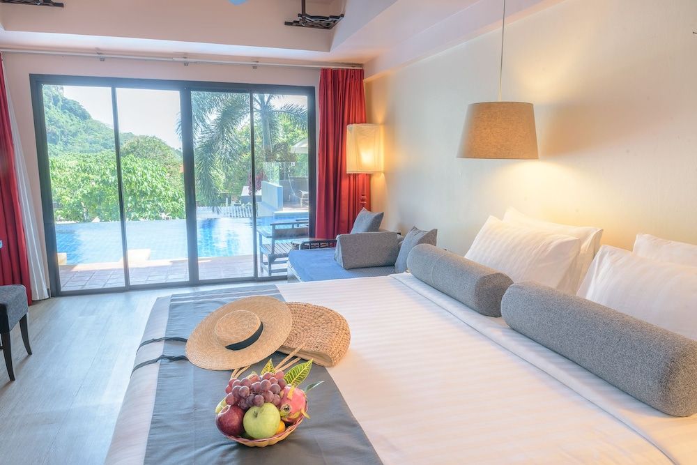 Krabi Chada Resort Deluxe Room, Pool Access 4