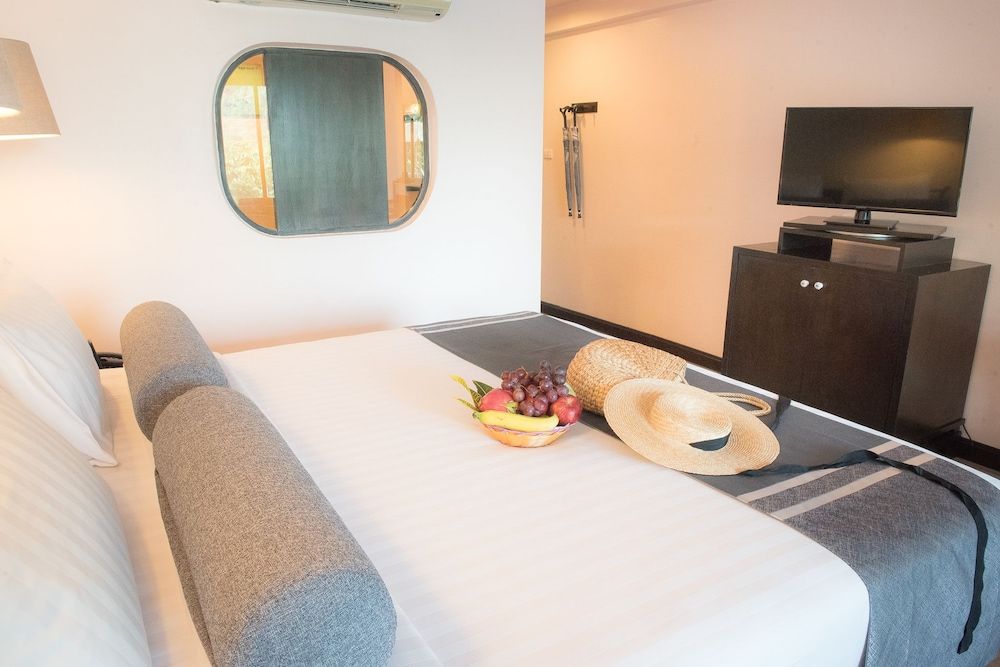 Krabi Chada Resort Deluxe Room, Pool Access 5