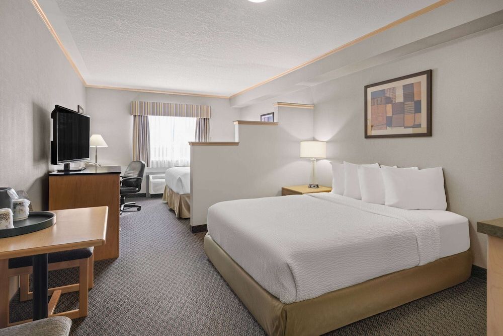 Travelodge by Wyndham Fort McMurray Suite, 2 Queen Beds, Non Smoking (Efficiency)