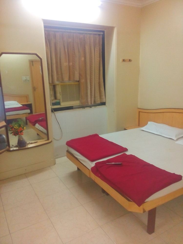 Sangam Guest House 3 bed A/c 4