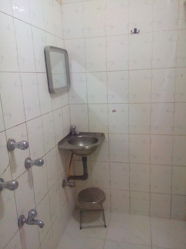 Sangam Guest House 3 bed A/c 6