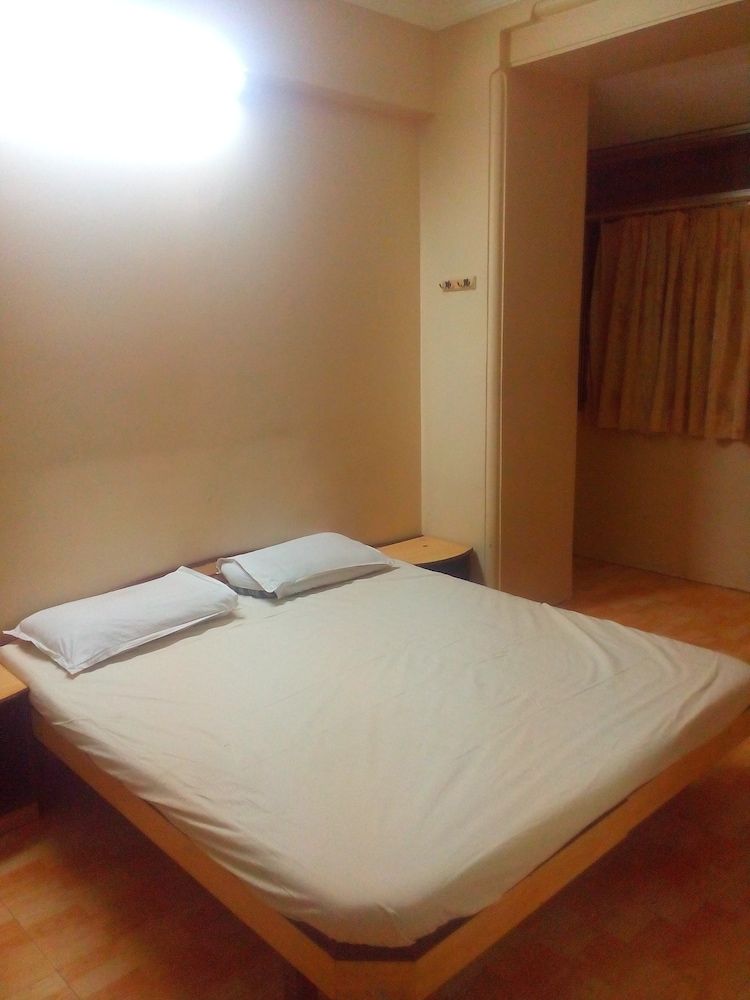 Sangam Guest House 3 bed A/c 2