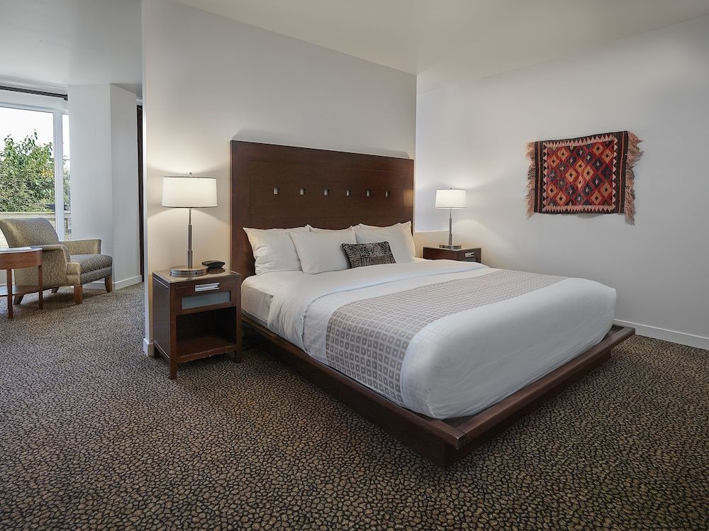 Metterra Hotel on Whyte Studio, 1 King Bed 3