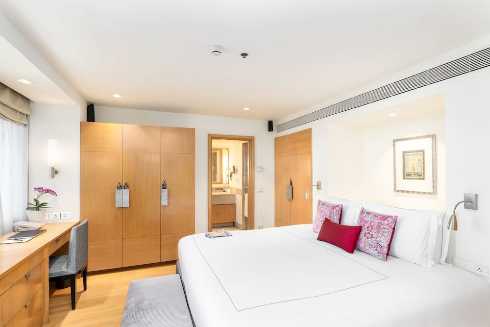 Taj Wellington Mews Mumbai One Bedroom Apartment City View Large 2