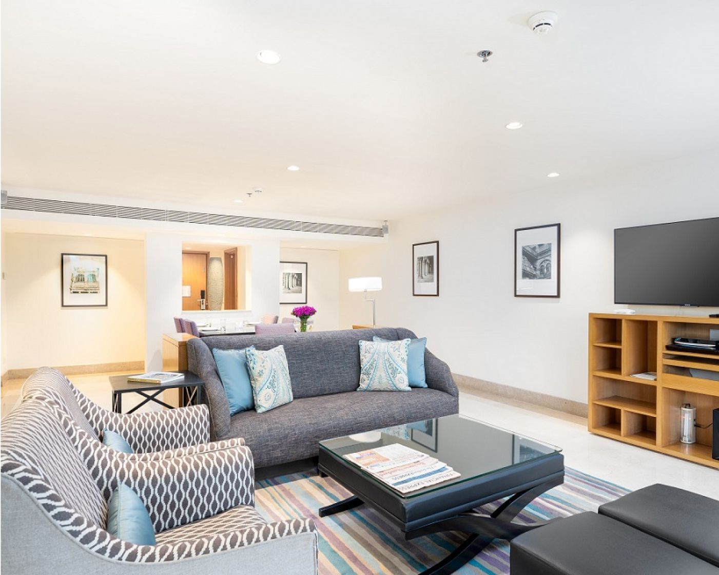 Taj Wellington Mews Mumbai One Bedroom Apartment City View Large 4