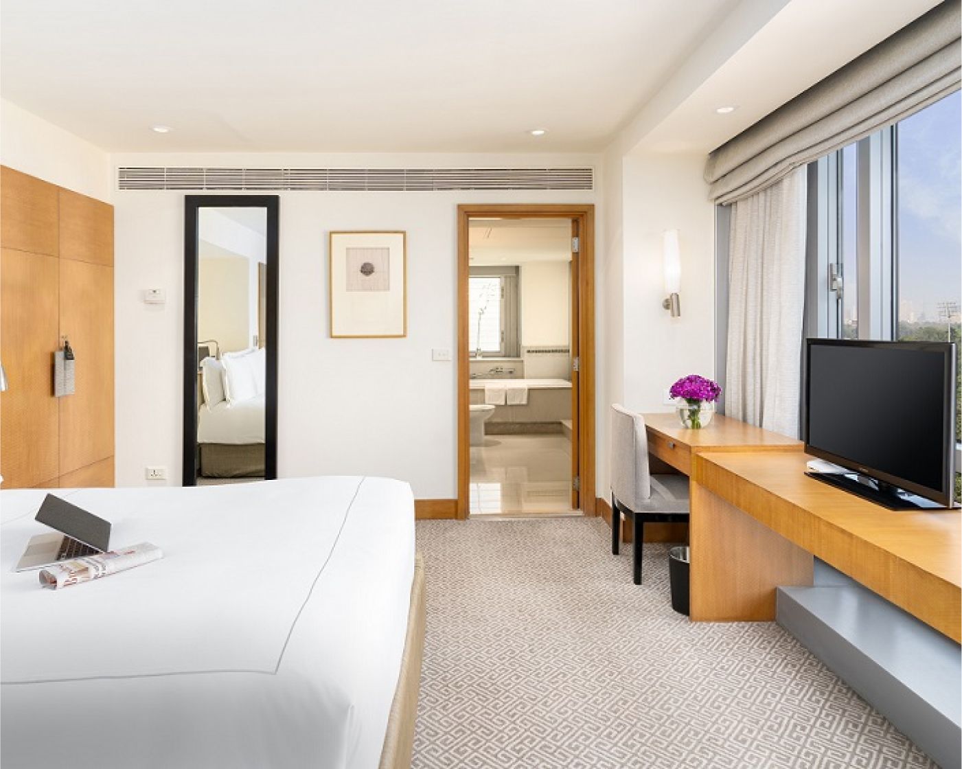 TWO BEDROOM APARTMENT CITY VIEW