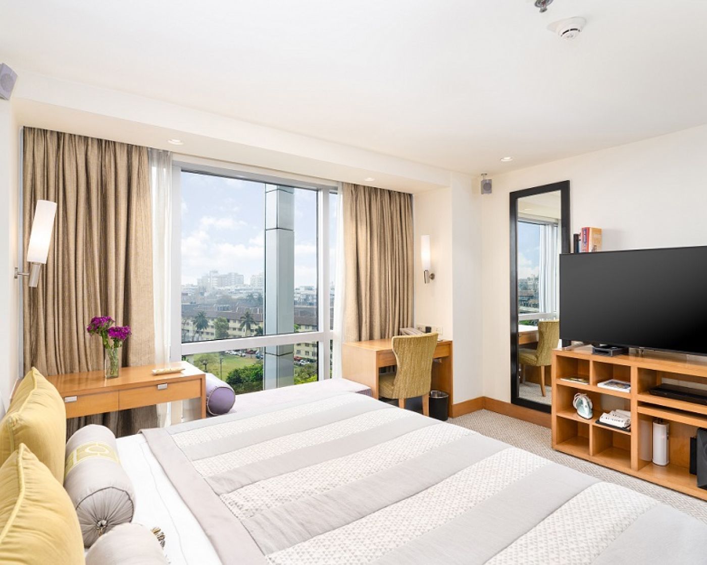 STUDIO APARTMENT CITY VIEW