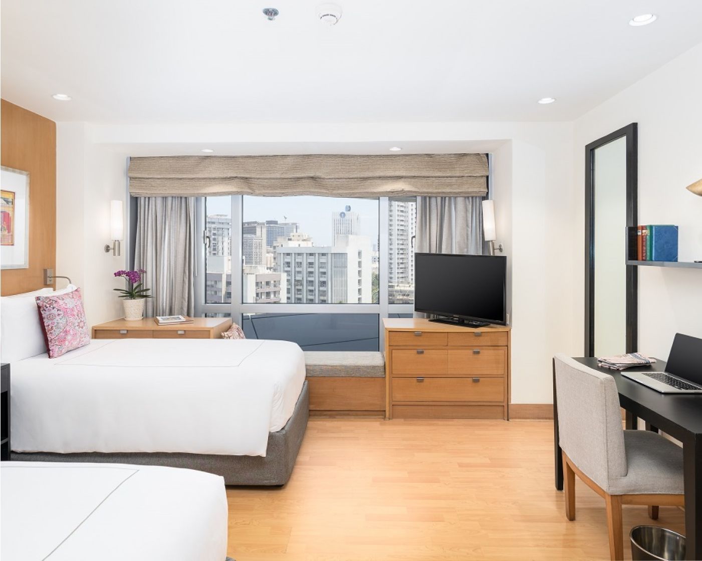 THREE BEDROOM APARTMENT CITY VIEW