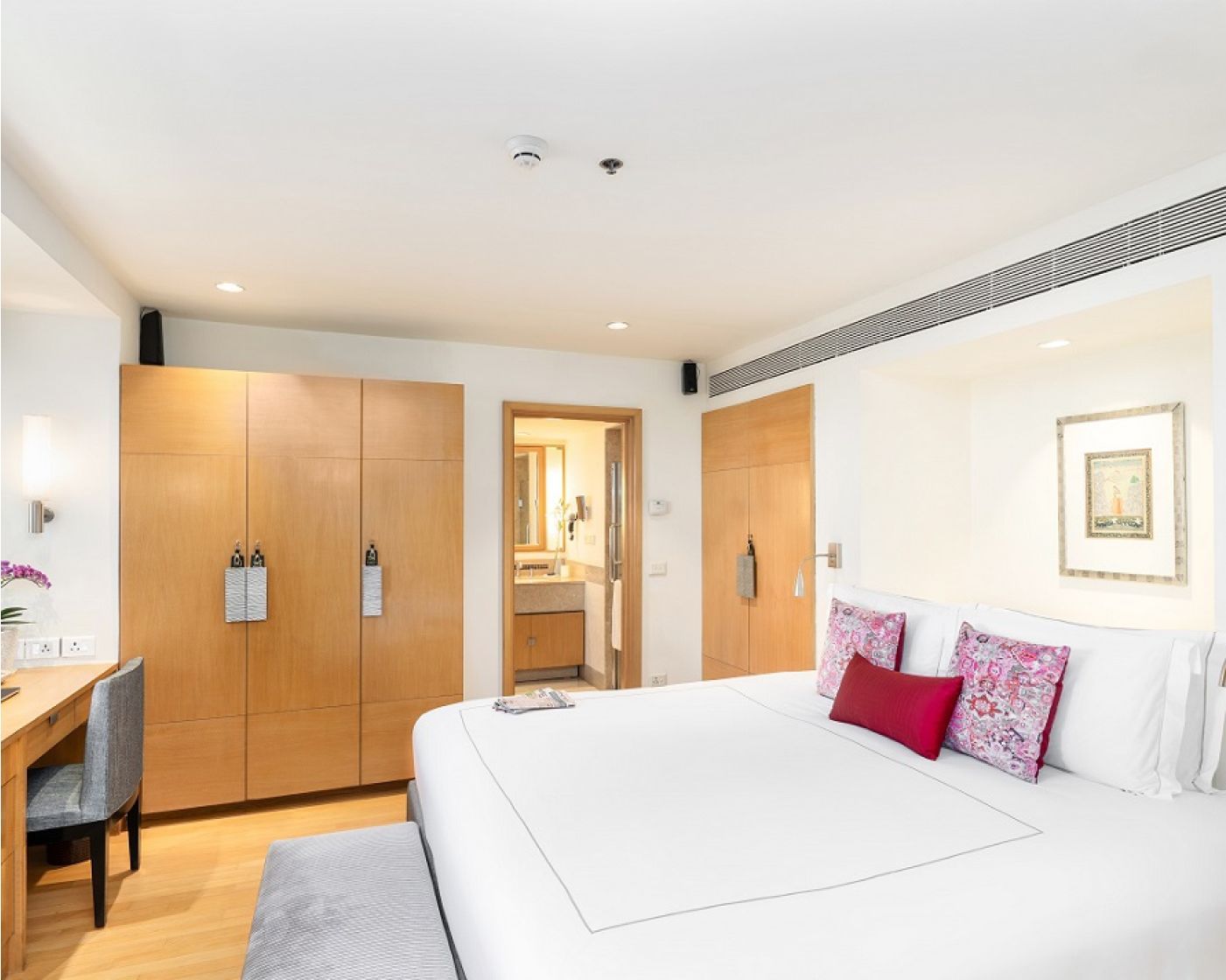 THREE BEDROOM APARTMENT SEA VIEW