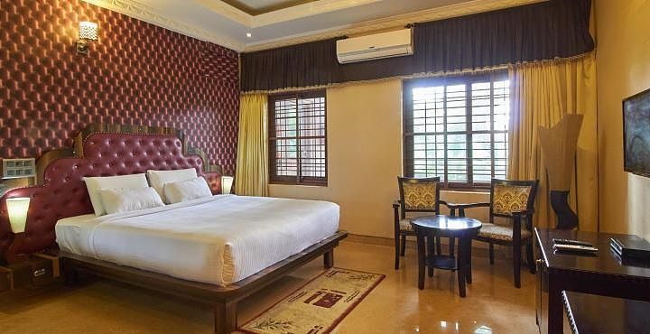 Romantic King Bed Suite