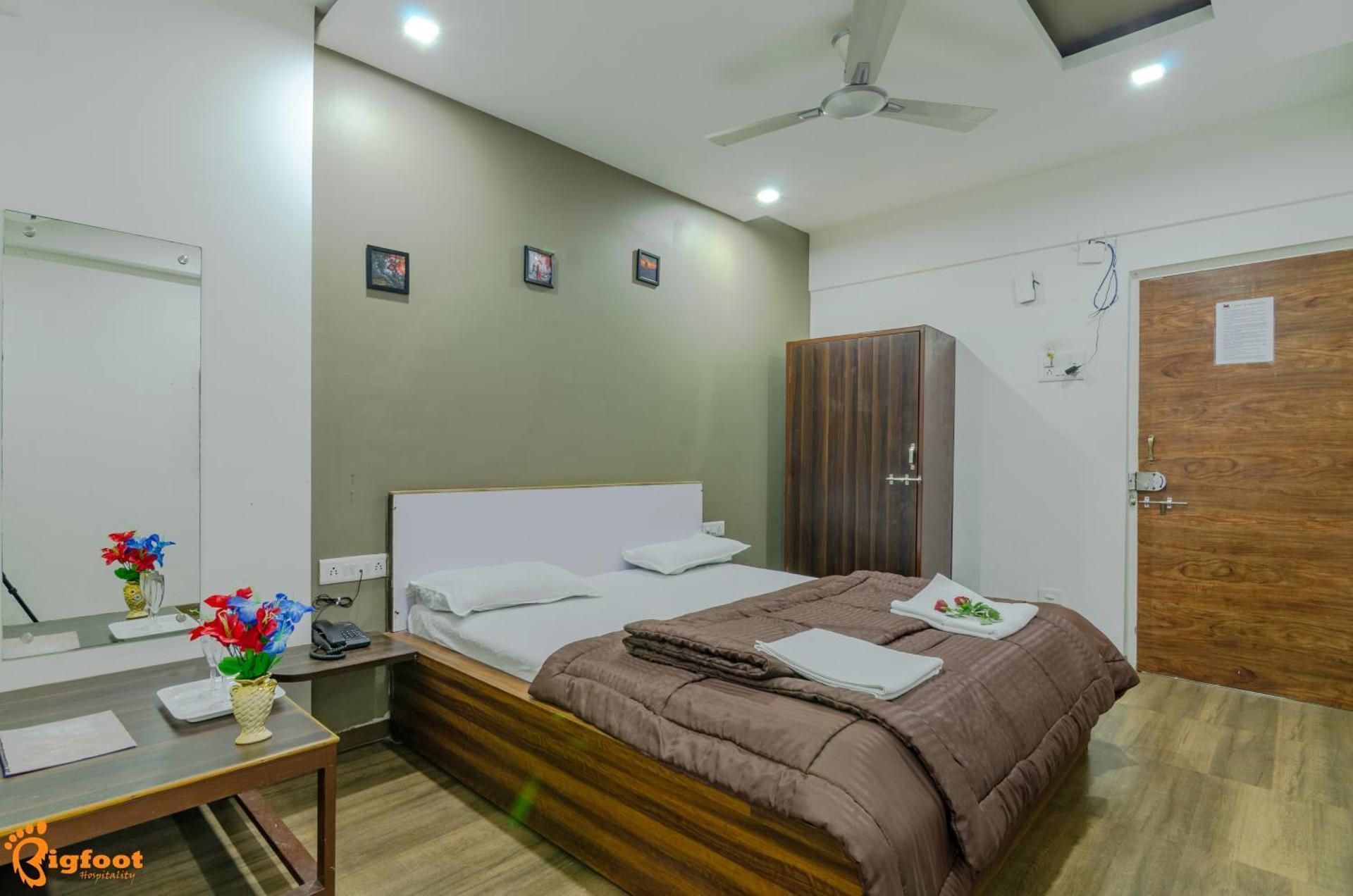 Standard Room with King Bed