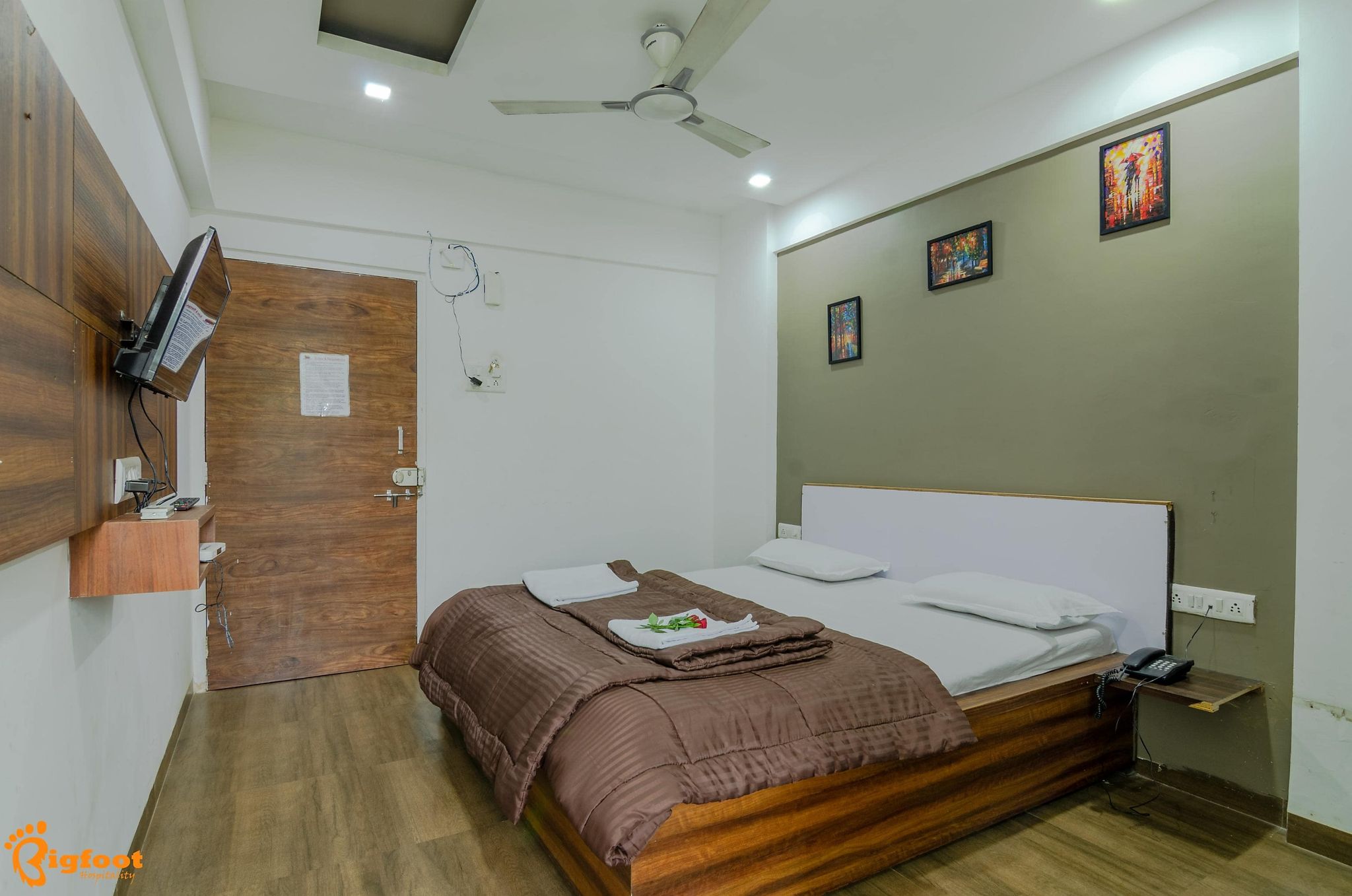 White House Beach Resort Standard Room with Window 3