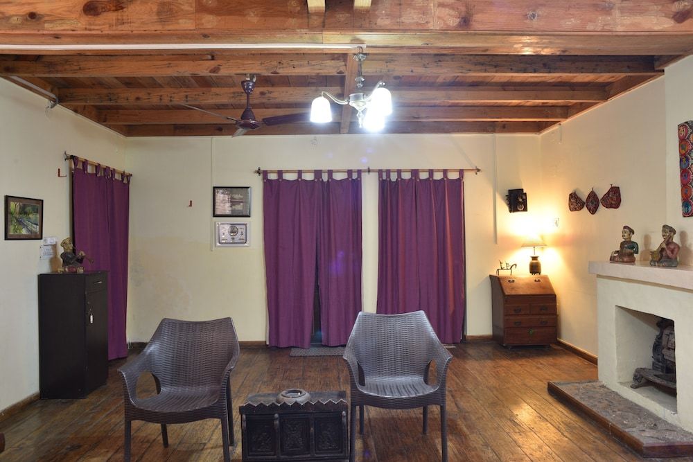 Emerald Trail Colonial Villa 4