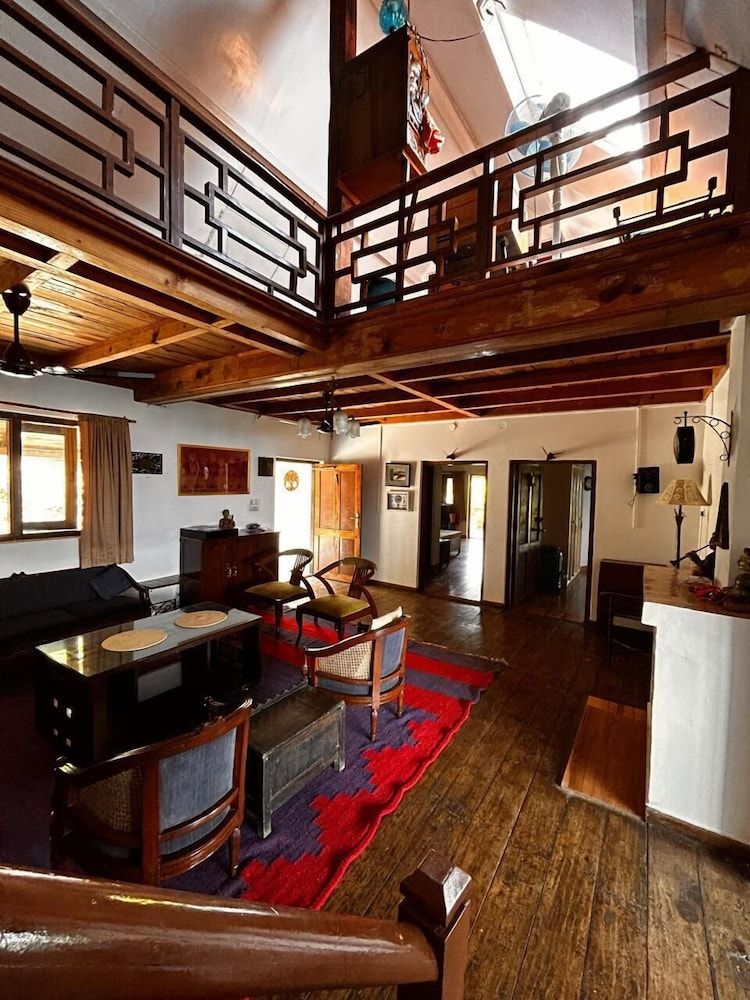 Emerald Trail Colonial Villa 5