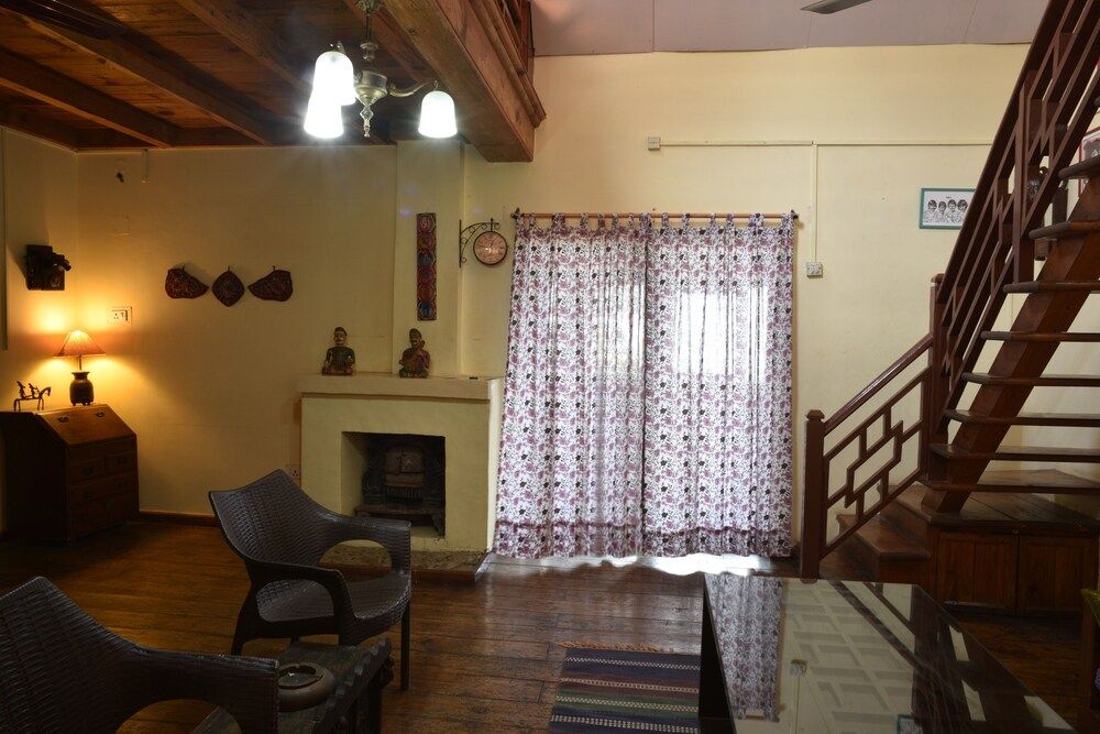 Emerald Trail Colonial Villa 8