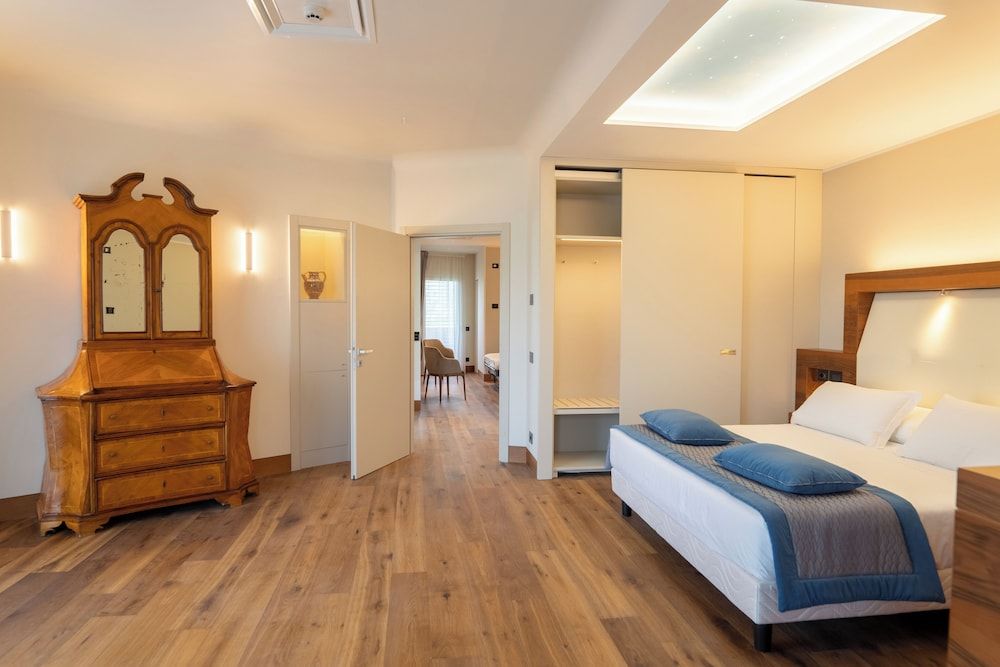 Presidential Room