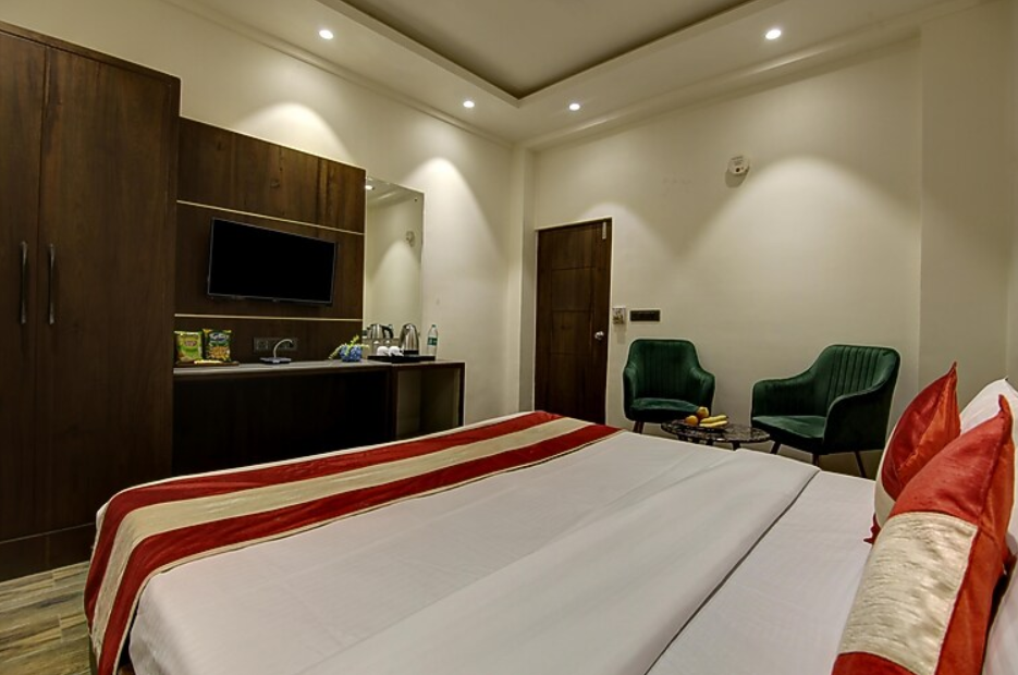 Hotel Kashish Plaza Super Deluxe Room 9