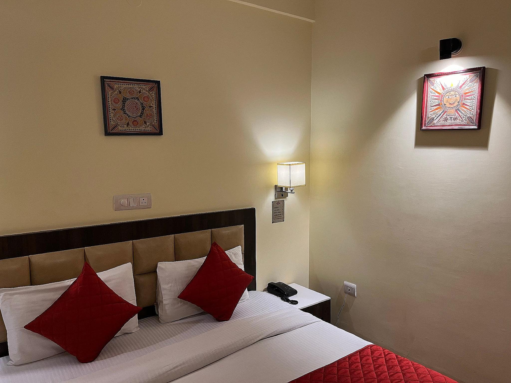 DELUXE DOUBLE ROOM 1 BED DOUBLE OR 2 TWINS