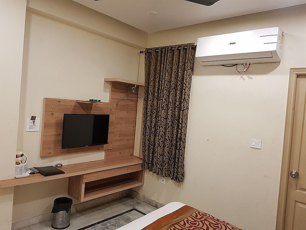 Klick International Deluxe Room 5