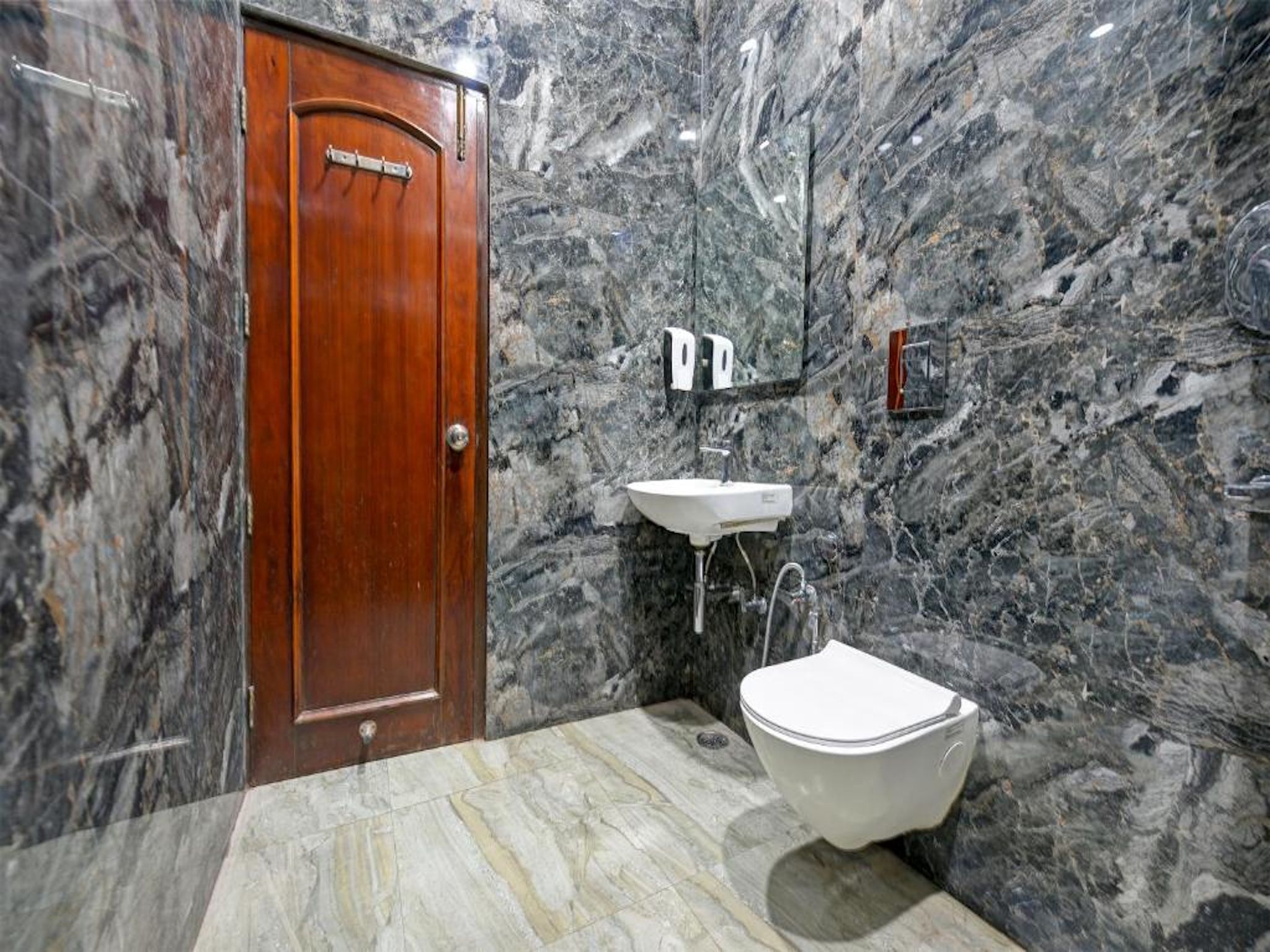 Hotel Legend International Deluxe Room  4