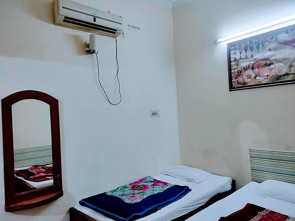 Hotel Capital Residency by WB Inn Deluxe Double Room 2