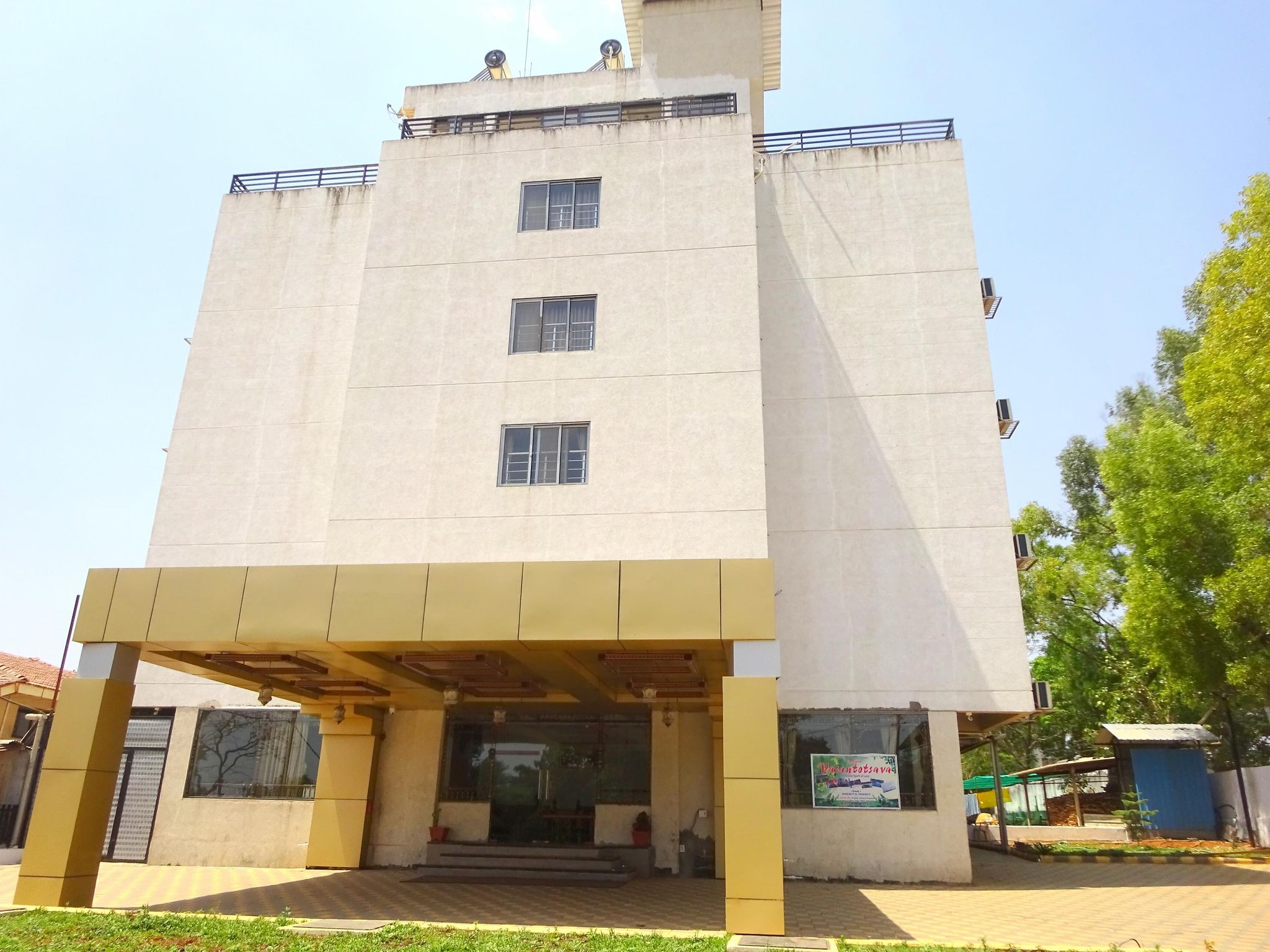 undefined Hotel Kansar Palace