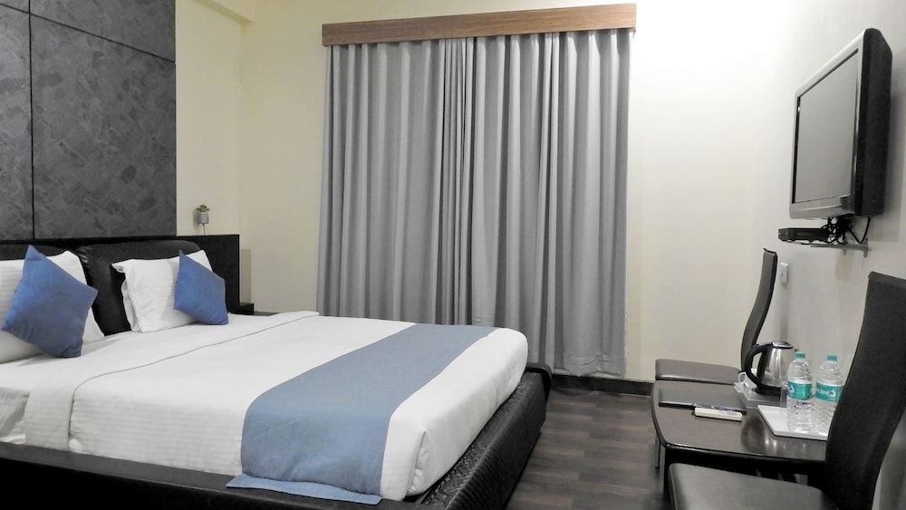 Hotel Sai Miracle Deluxe Room