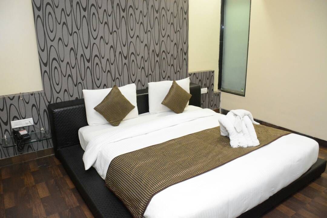 Hotel Sai Miracle Deluxe Room 11